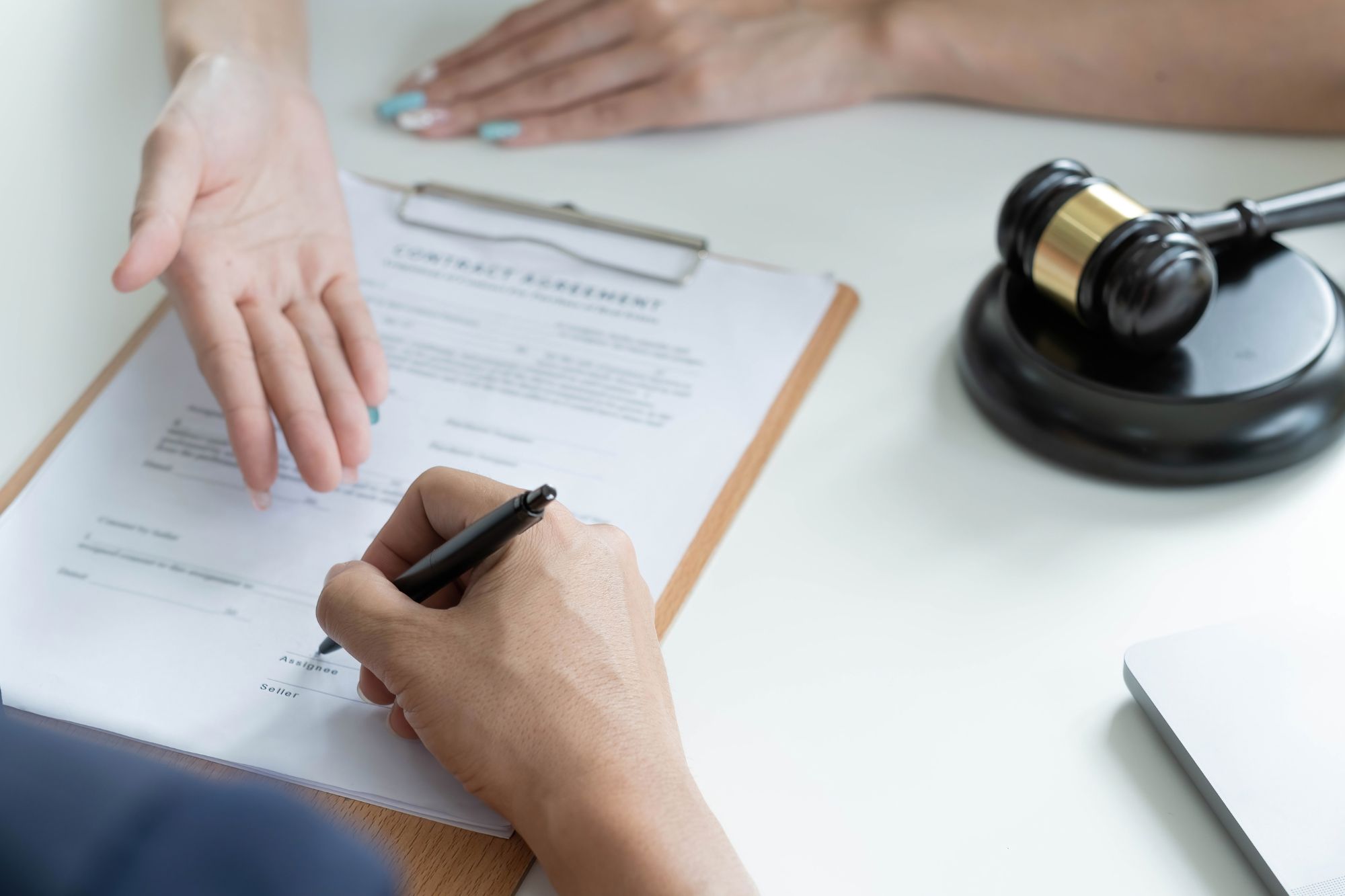 The top 5 benefits of using a professional notary public